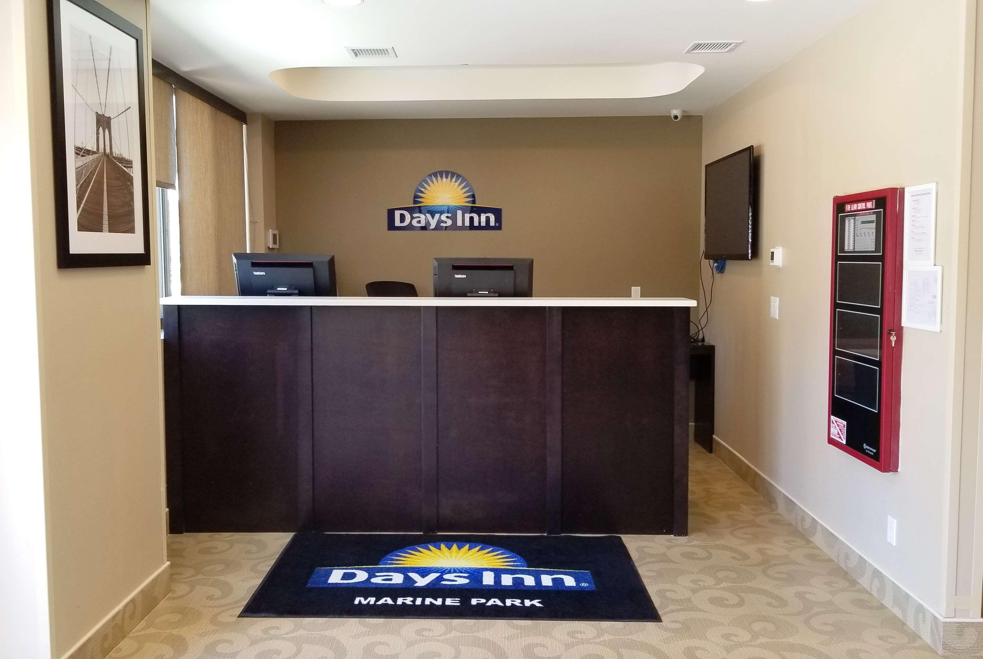 Days Inn By Wyndham Brooklyn Marine Park New York Buitenkant foto