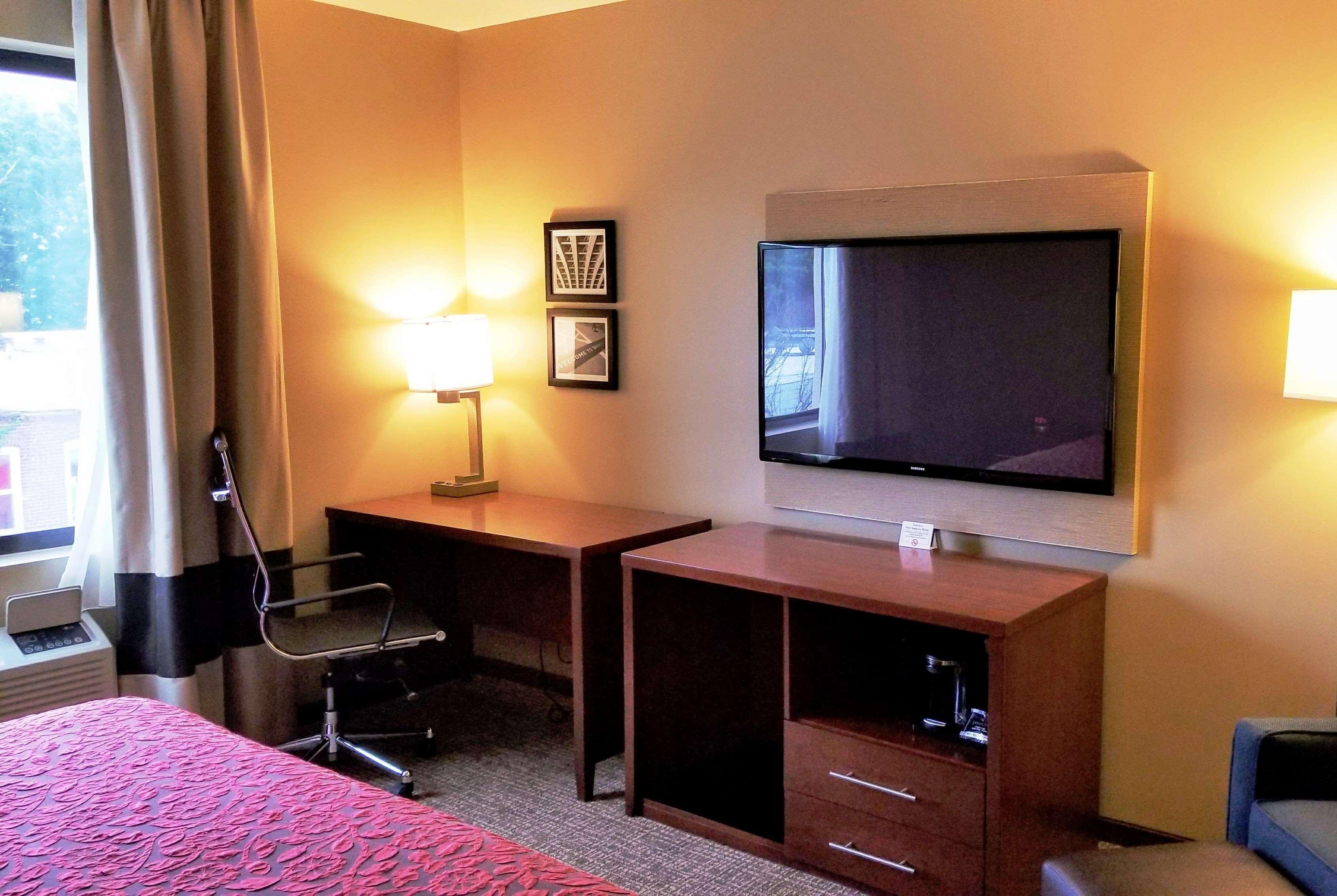 Days Inn By Wyndham Brooklyn Marine Park New York Buitenkant foto