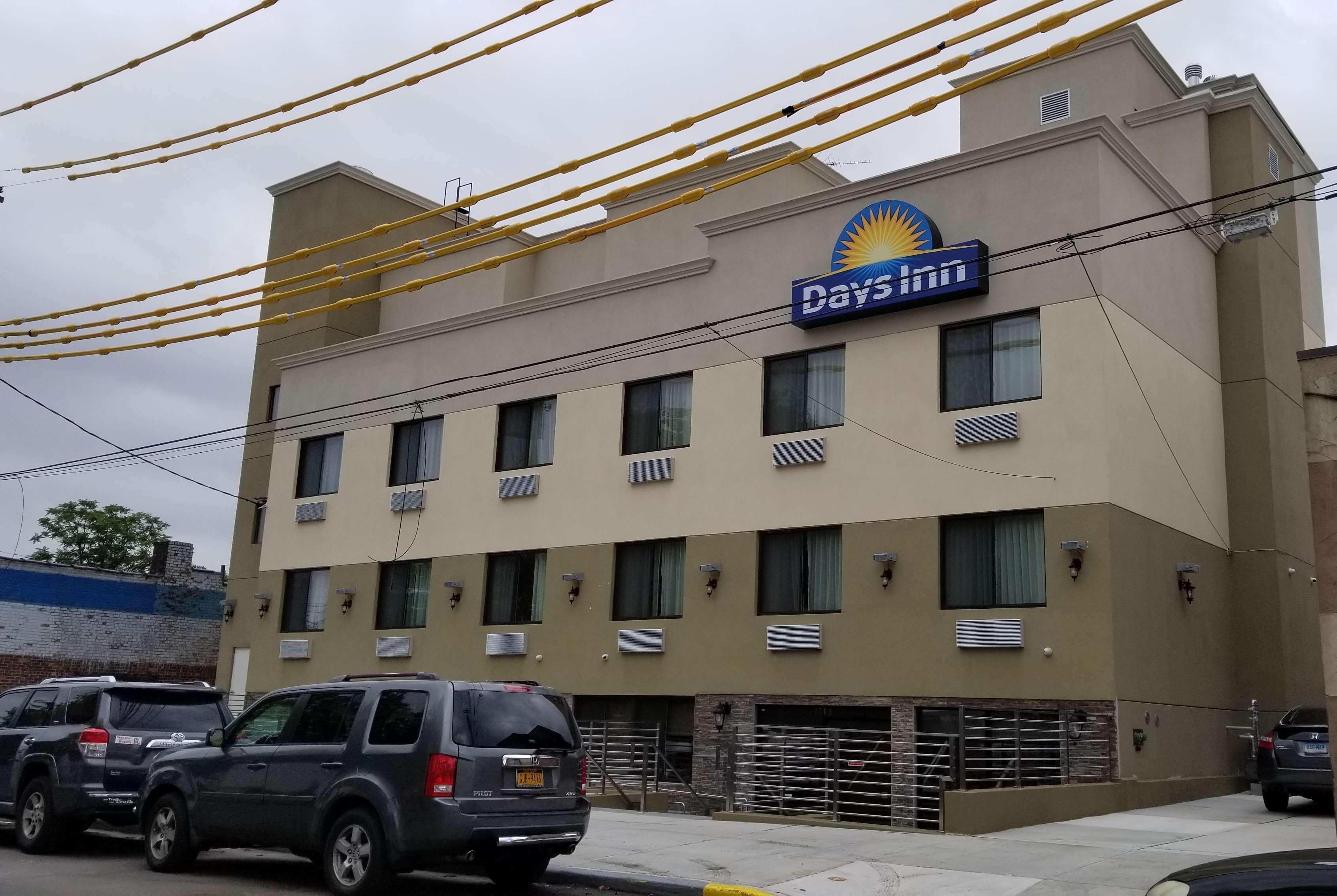 Days Inn By Wyndham Brooklyn Marine Park New York Buitenkant foto