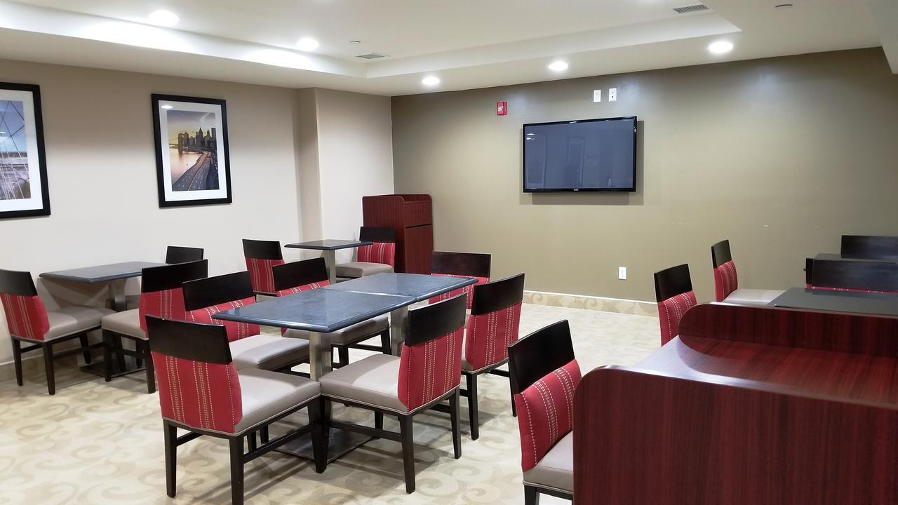 Days Inn By Wyndham Brooklyn Marine Park New York Buitenkant foto